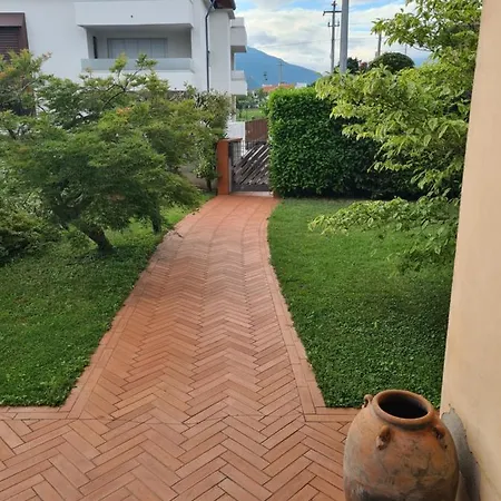 Rezzonico 住宿加早餐酒店 巴萨诺－德尔格拉帕